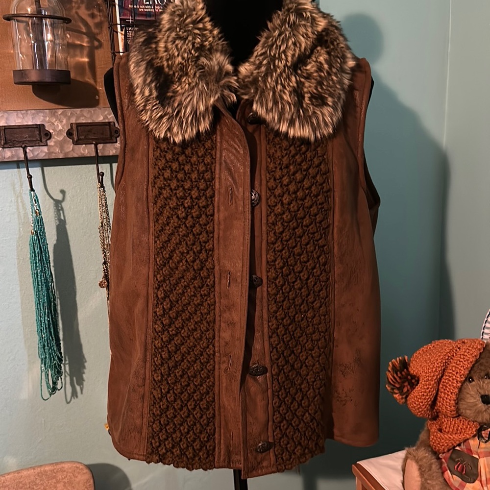 Women’s Montanaco Vest Fur Collar size Large